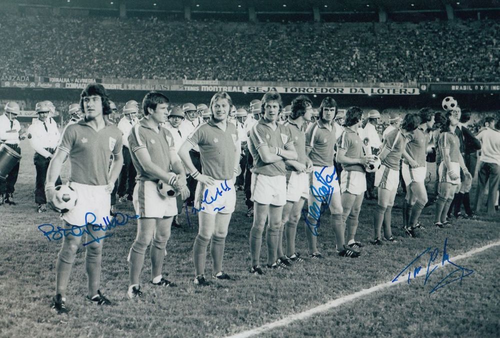 Lot 216: Autographed ENGLAND 12 x 8 Photograph : B/W,...