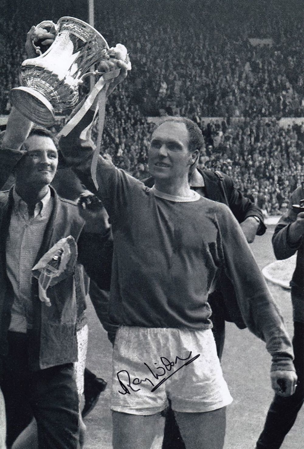 Lot 220: Autographed RAY WILSON 12 x 8 Photograph :...