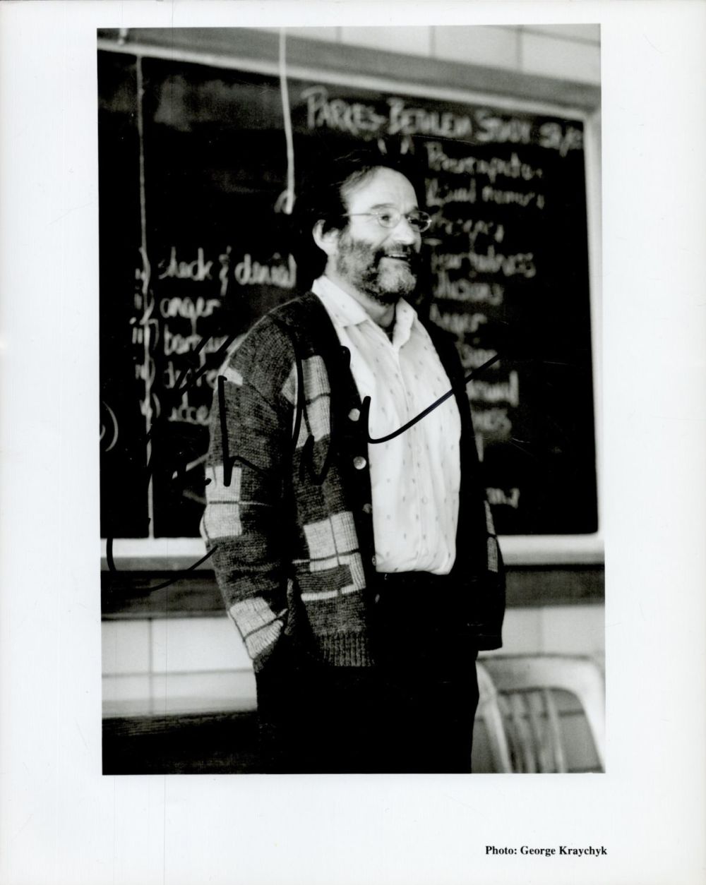 Lot 335: Robin Williams signed 10x8 inch black and white...
