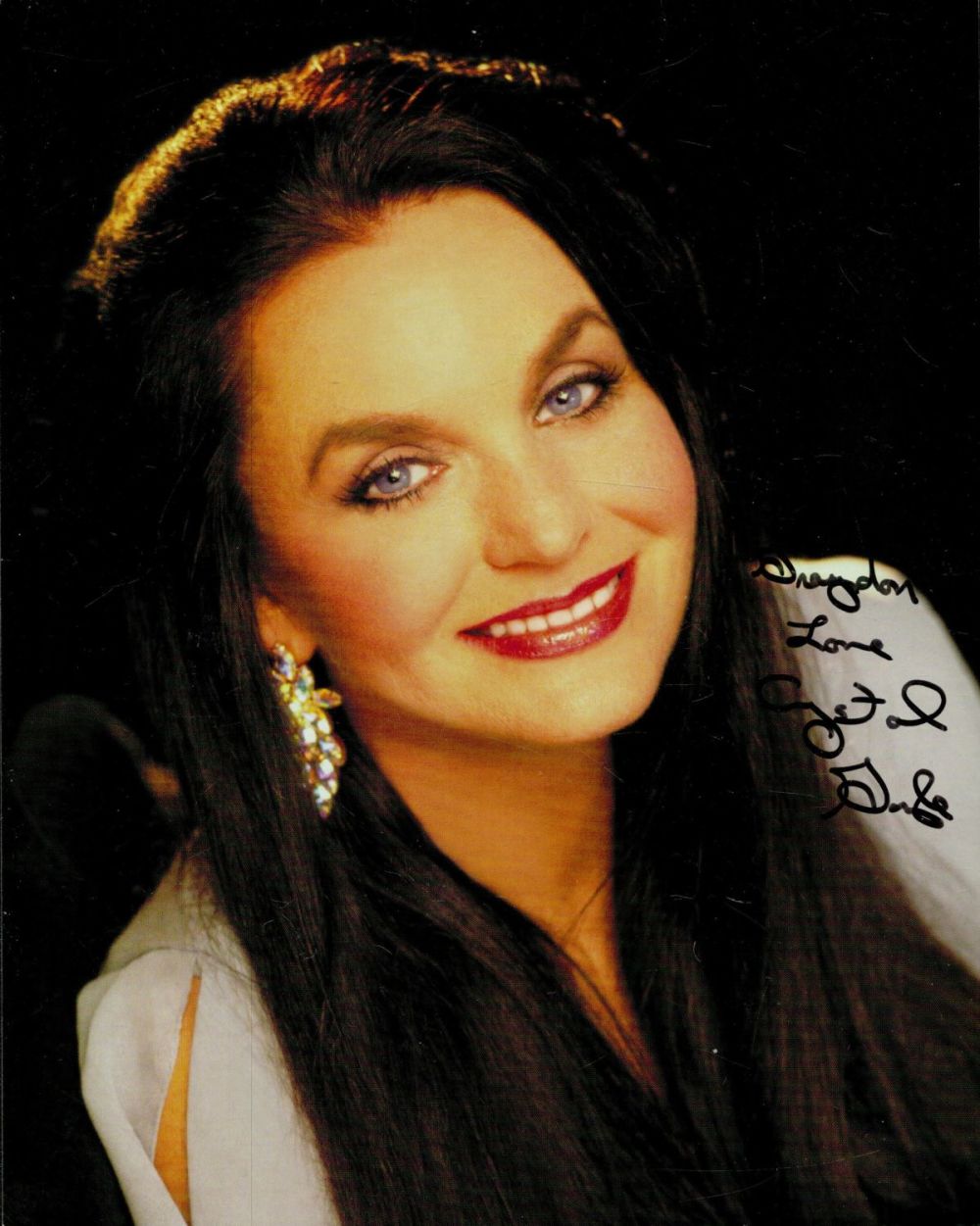 Lot 341: Crystal Gayle signed 10x8 inch colour photo. Good...
