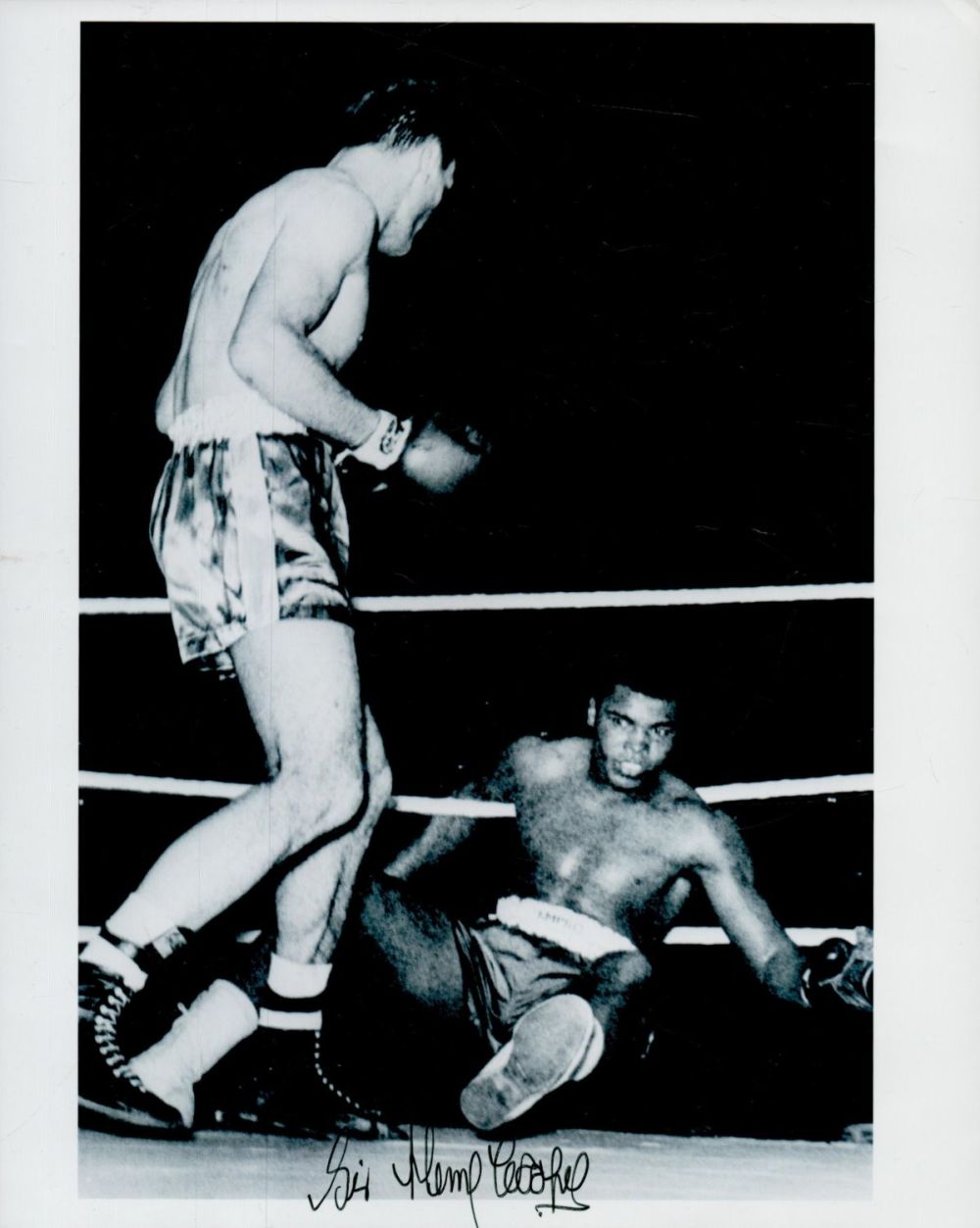 Lot 118: Sir Henry Cooper signed 10x8 inch black and...