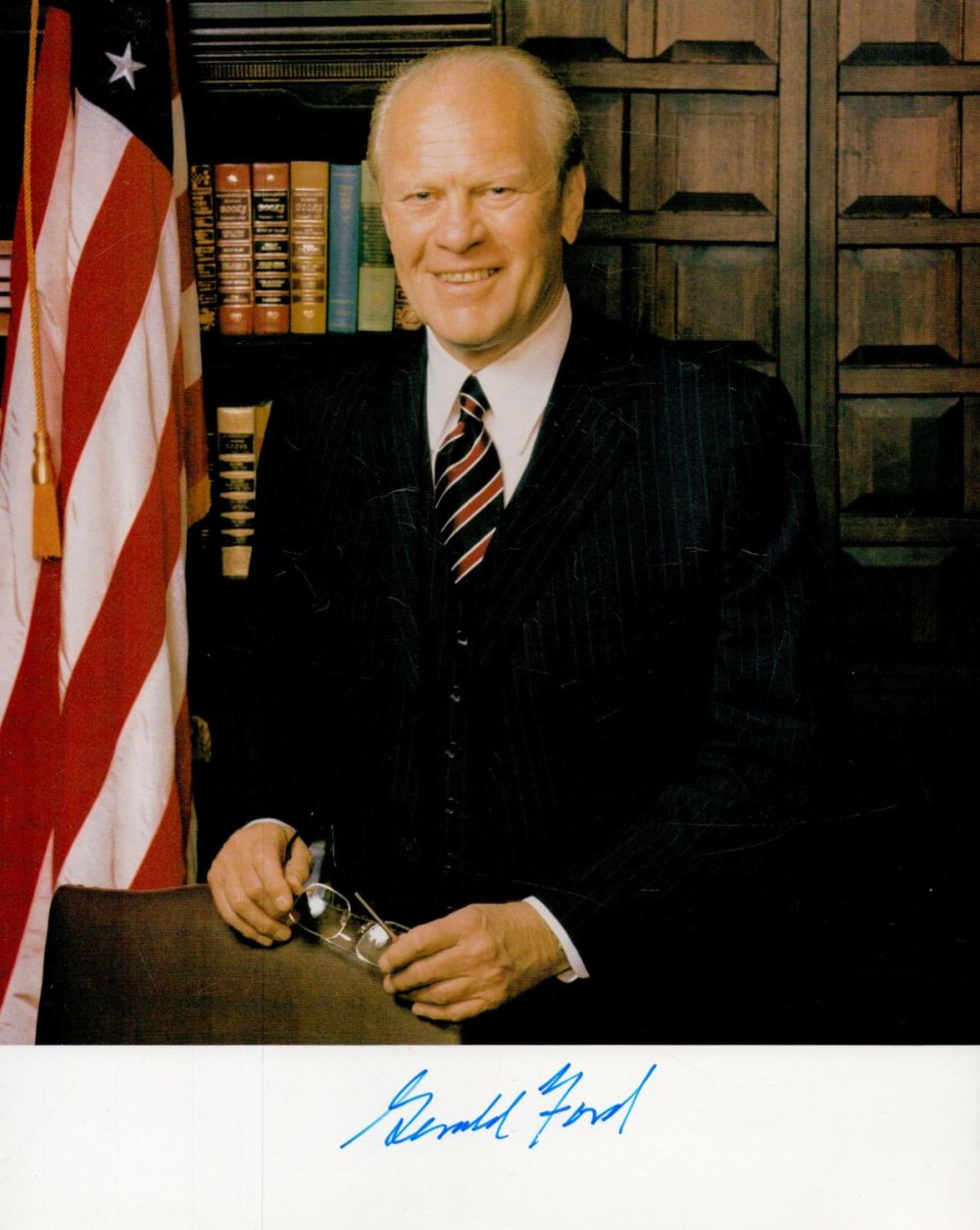 Lot 121: Gerald Ford signed 10x8 inch colour photo. Good...