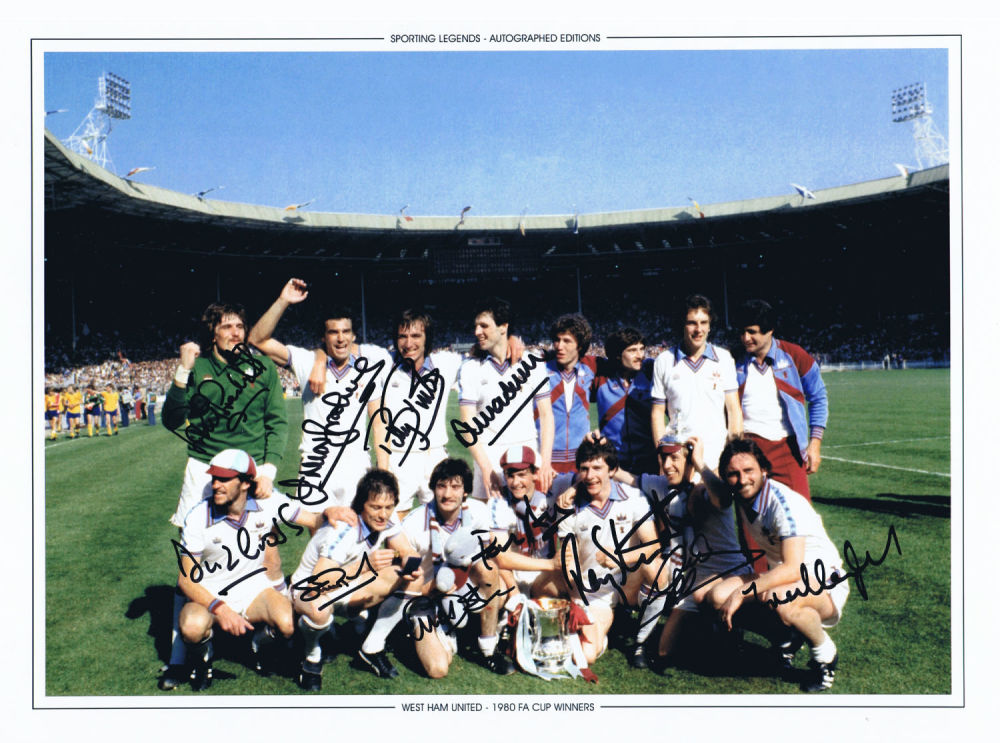 Lot 163: Autographed West Ham United 1980 - 16 X...