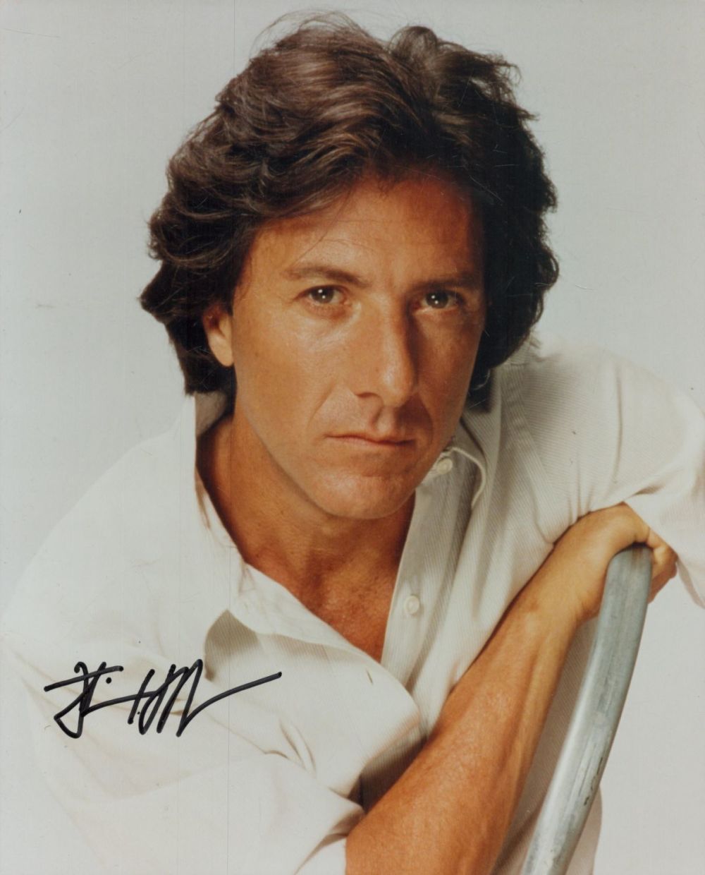 Lot 200: Dustin Hoffman signed 10x8 inch colour photo. Good...