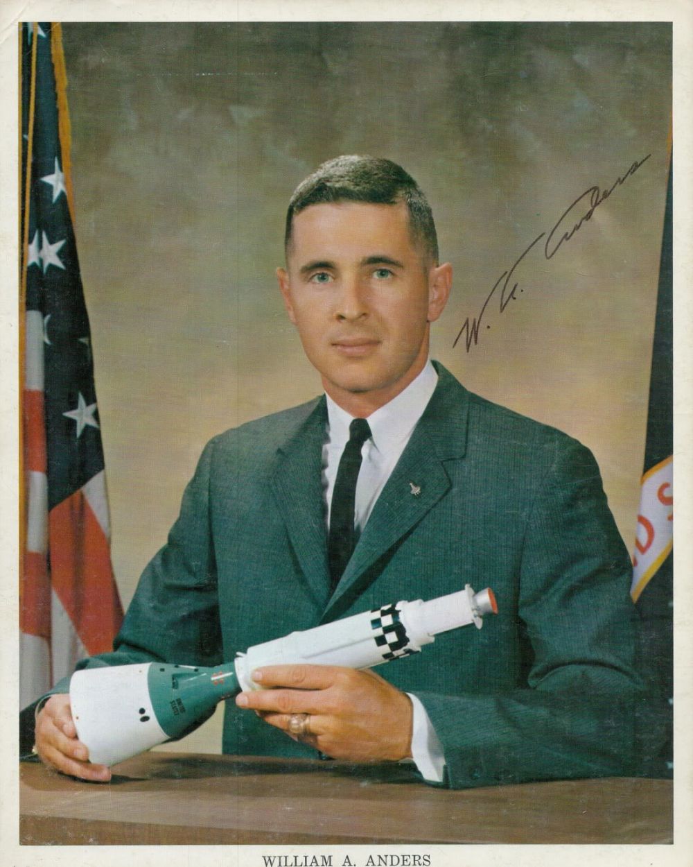 Lot 116: NASA AUTOPEN William A. Anders Colour Photo 10x8...