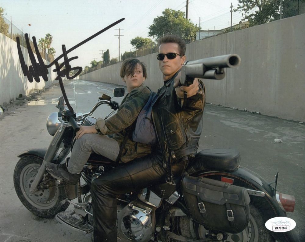 Lot 623: Terminator 2 science fiction movie scene 8x10 photo...