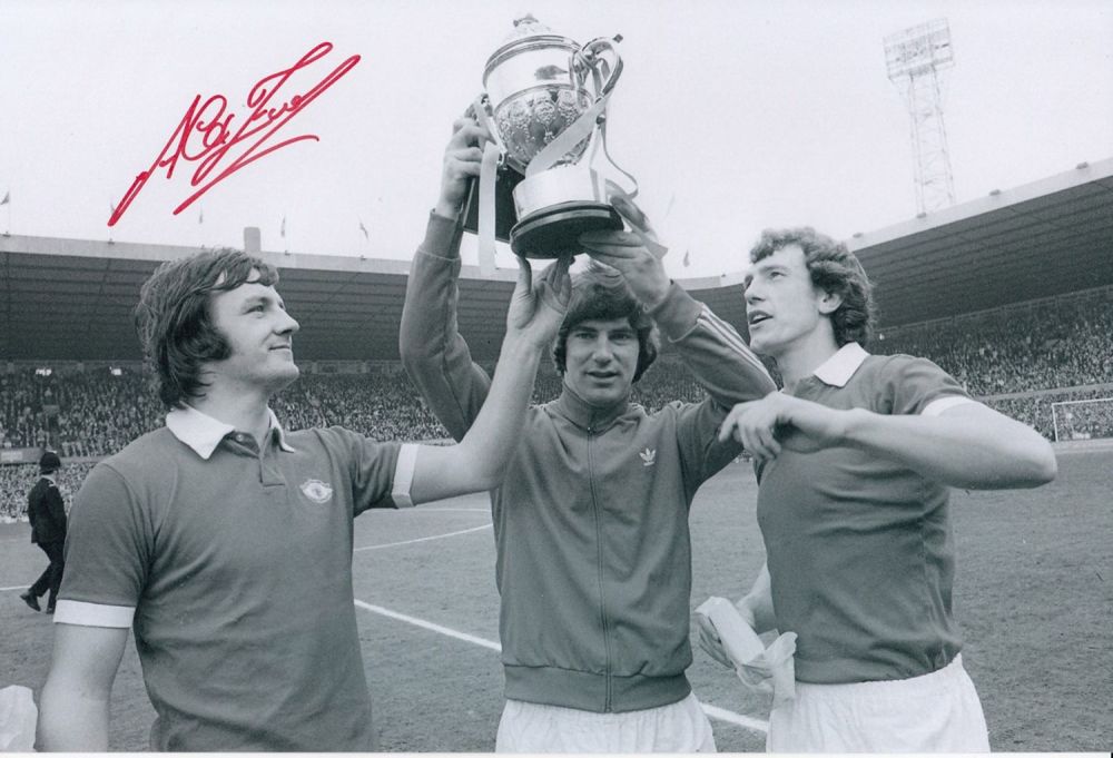 Lot 262: Football Autographed Alex Forsyth 12 X 8 Photo...