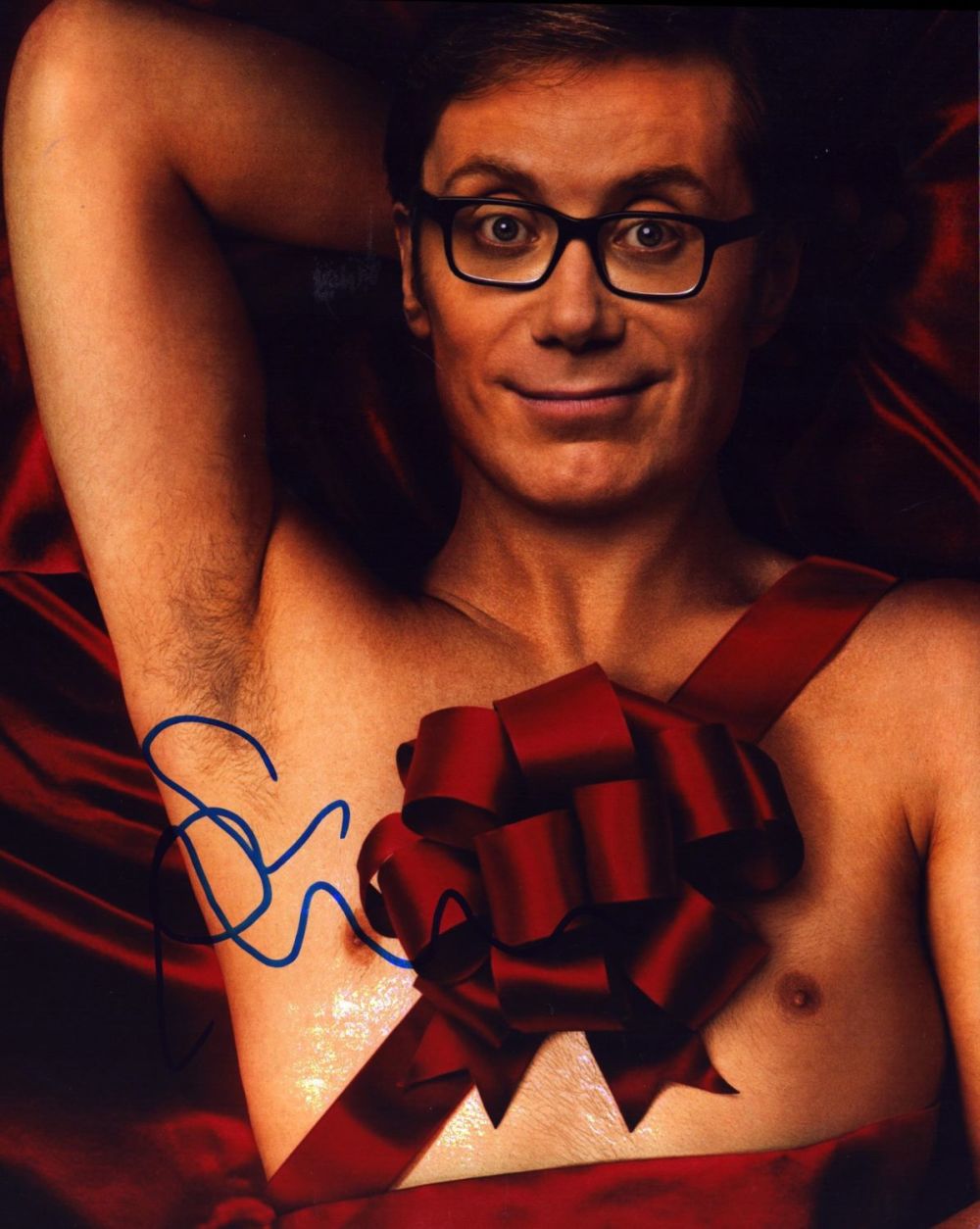 Lot 666: Stephen Merchant signed 10x8 inch colour photo. Good...