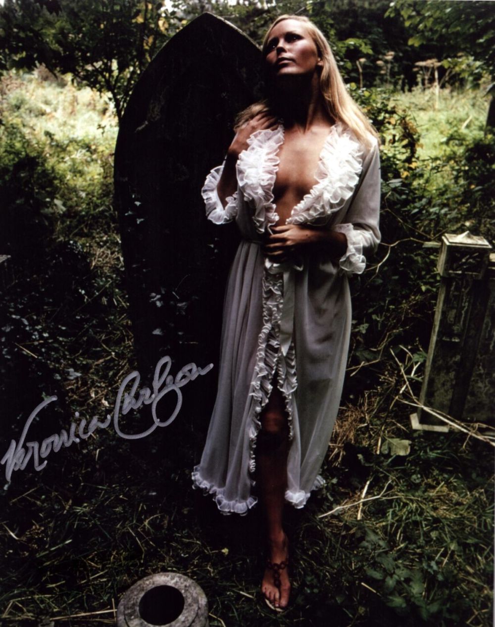 Lot 699: Veronica Carlson signed 10x8 inch colour photo. Good...