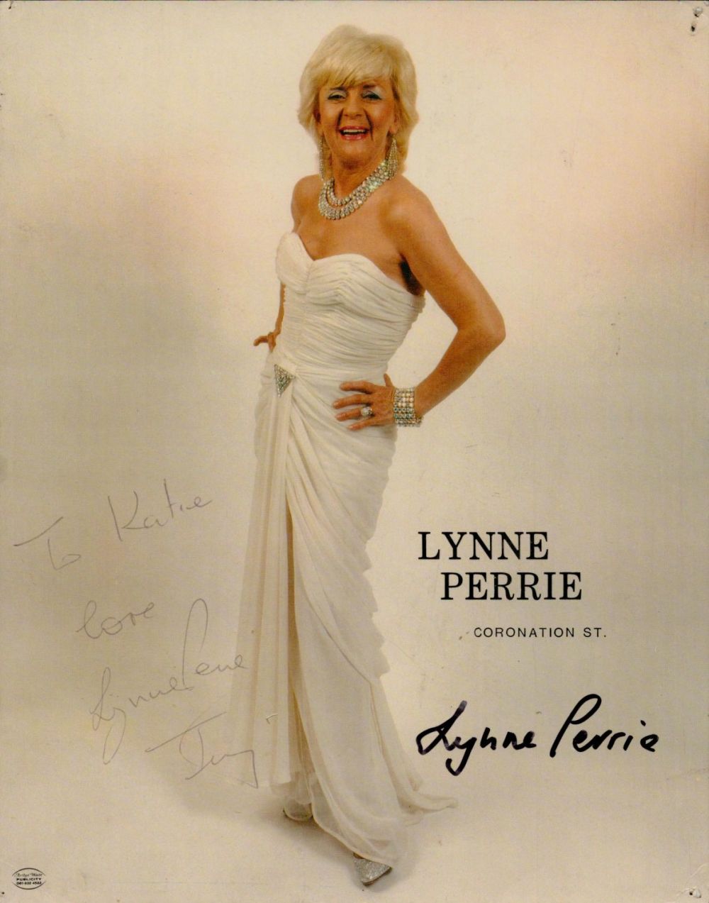 Lot 80: Lynne Perrie signed 10x8 inch Coronation Street promo...