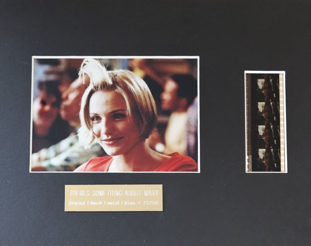 Lot 92: Theres Something About Mary 10x8 inch original film...