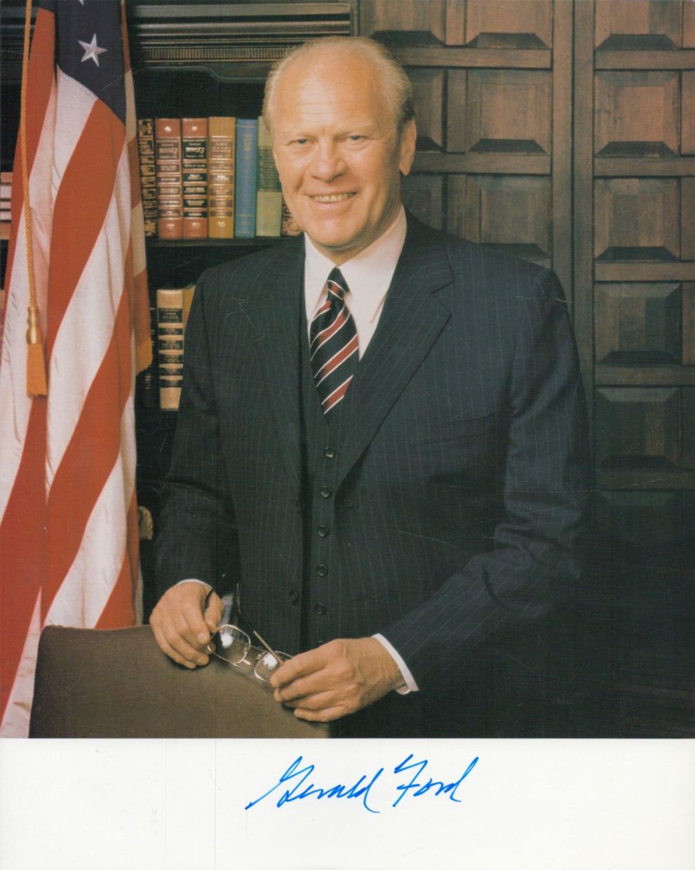 Lot 268: Gerald Ford signed 10x8 inch colour photo. Good...