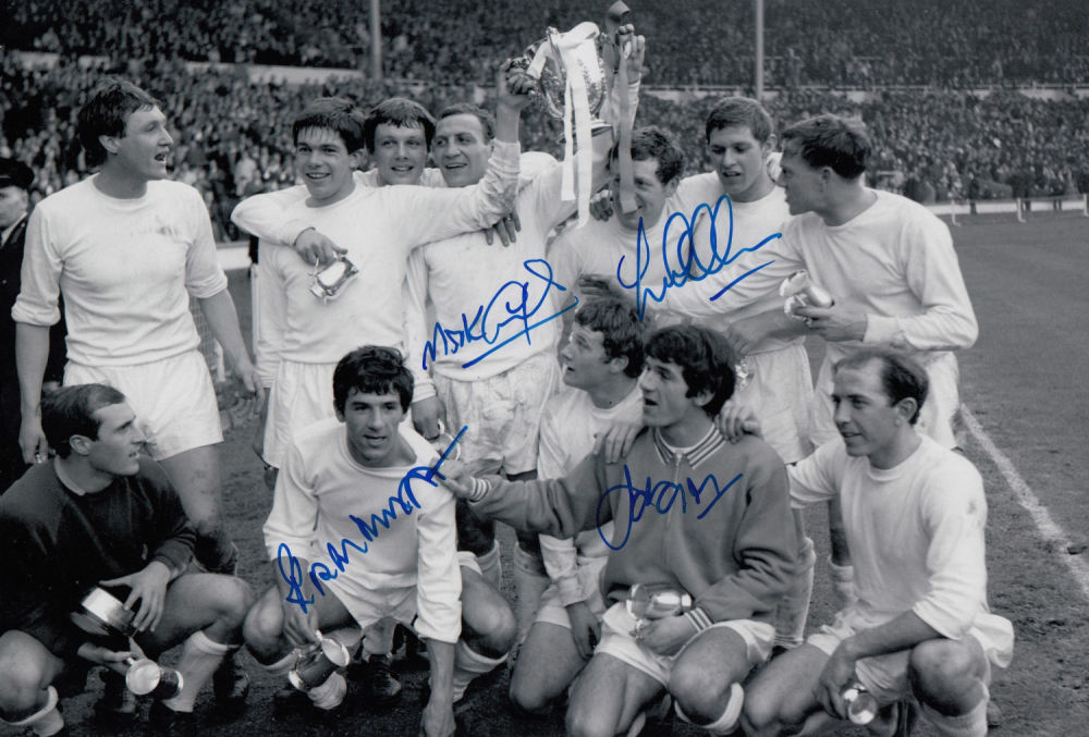 Lot 327: Autographed QUEENS PARK RANGERS 12 x 8 Photo...