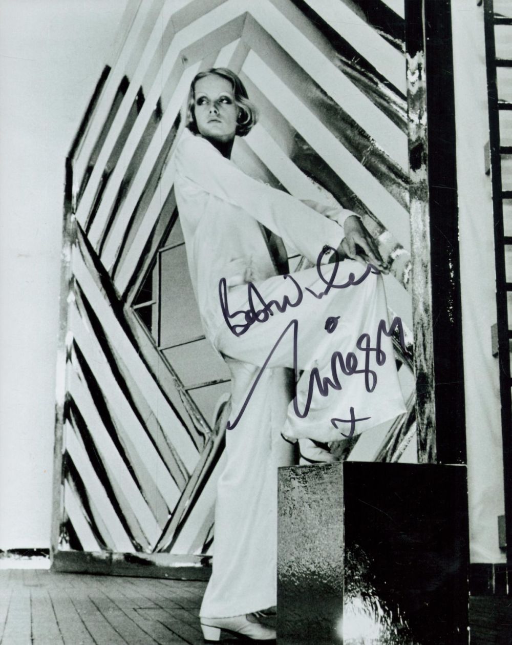 Lot 341: Twiggy Lawson signed 10x8 inch black and white...