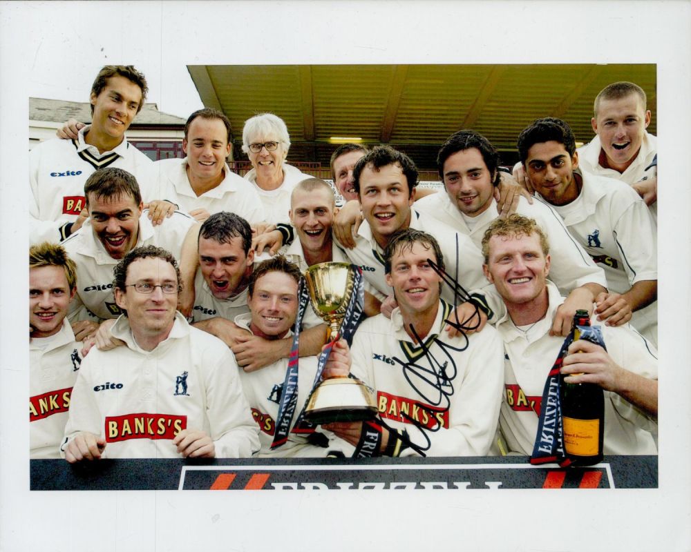 Lot 361: Nick Knight signed 10x8 inch colour photo. English...
