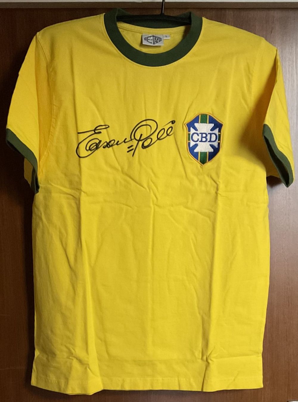Lot 403: Pele signed retro Brazil football shirt includes full...