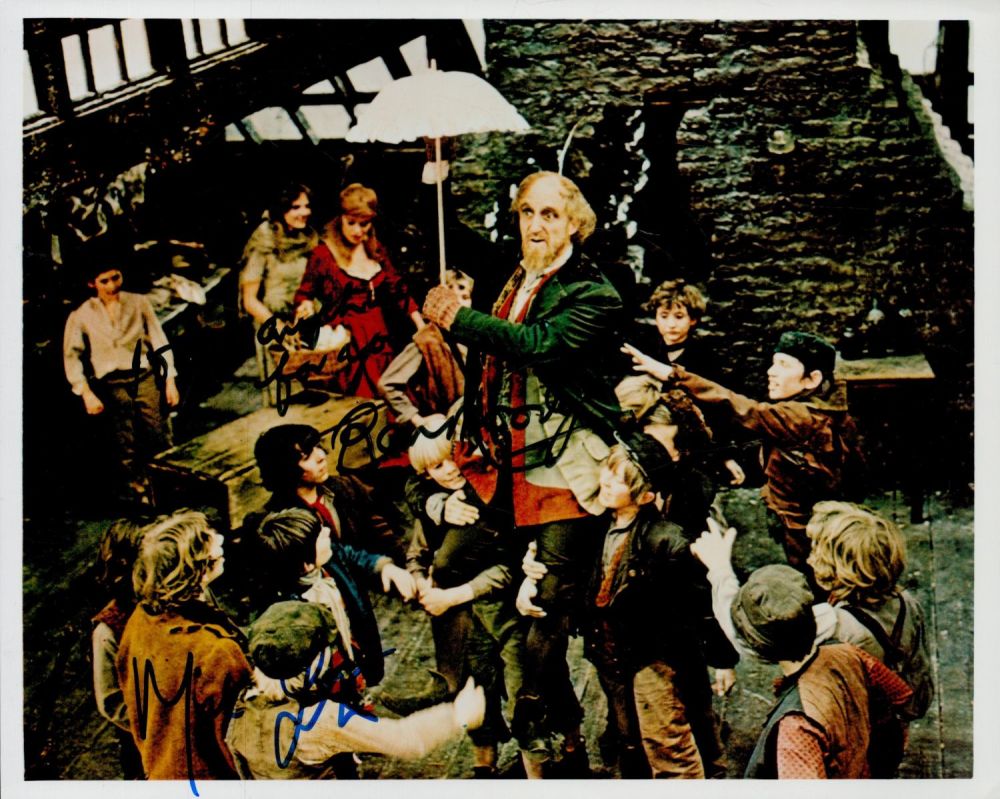 Lot 425: Ron Moody and Mark Lester signed Oliver! 10x8...
