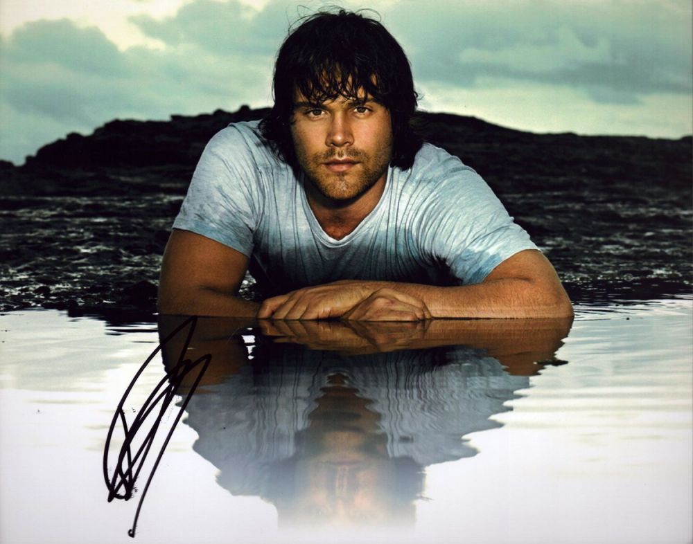 Lot 660: Daniel Bedingfield signed 10x8 inch colour photo. Good...