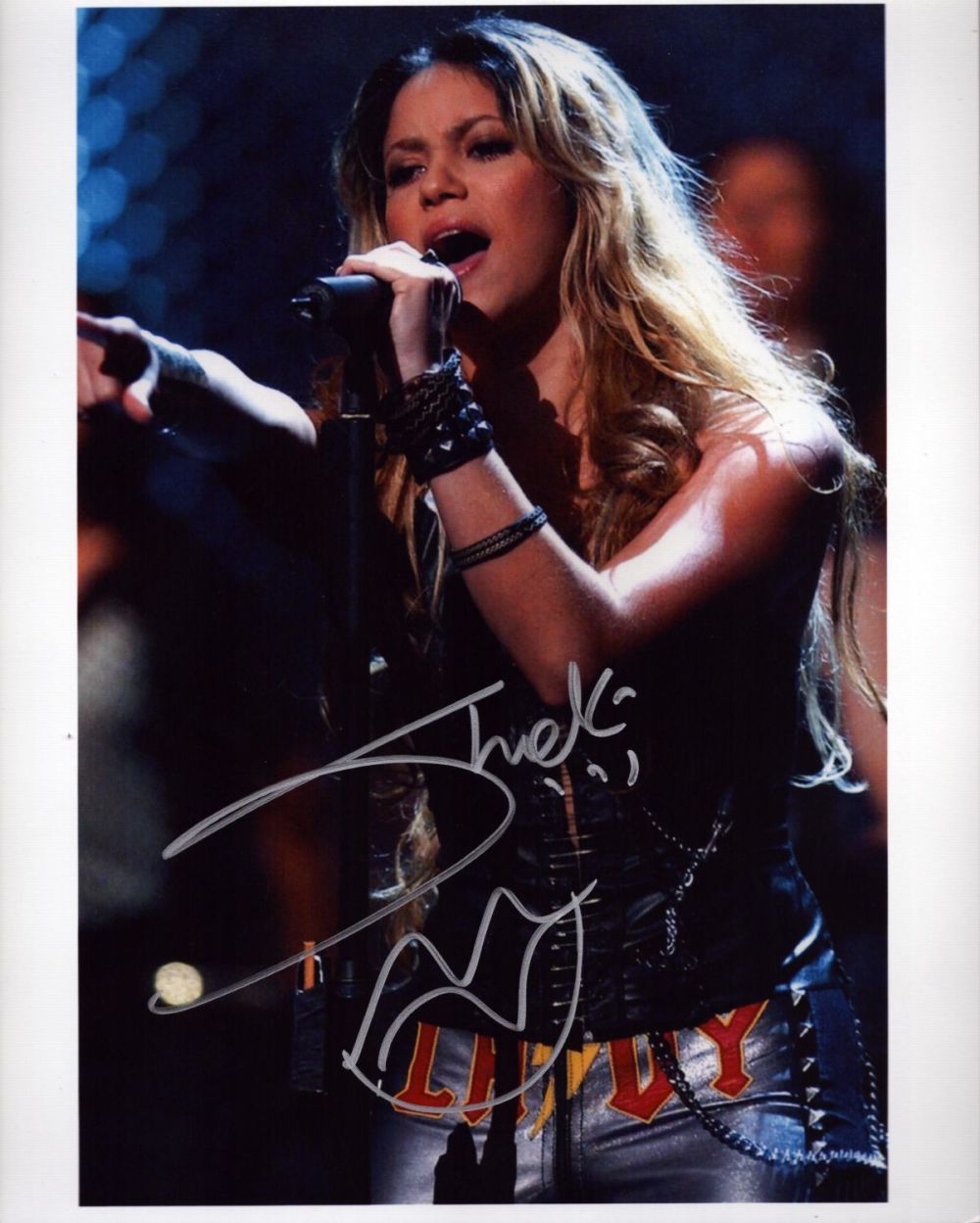 Lot 667: Shakira signed 10x8 inch colour photo. Good condition....