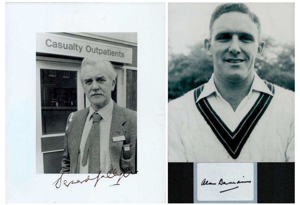 Lot 286: Sport collection of 2 signed photos. Signatures from...