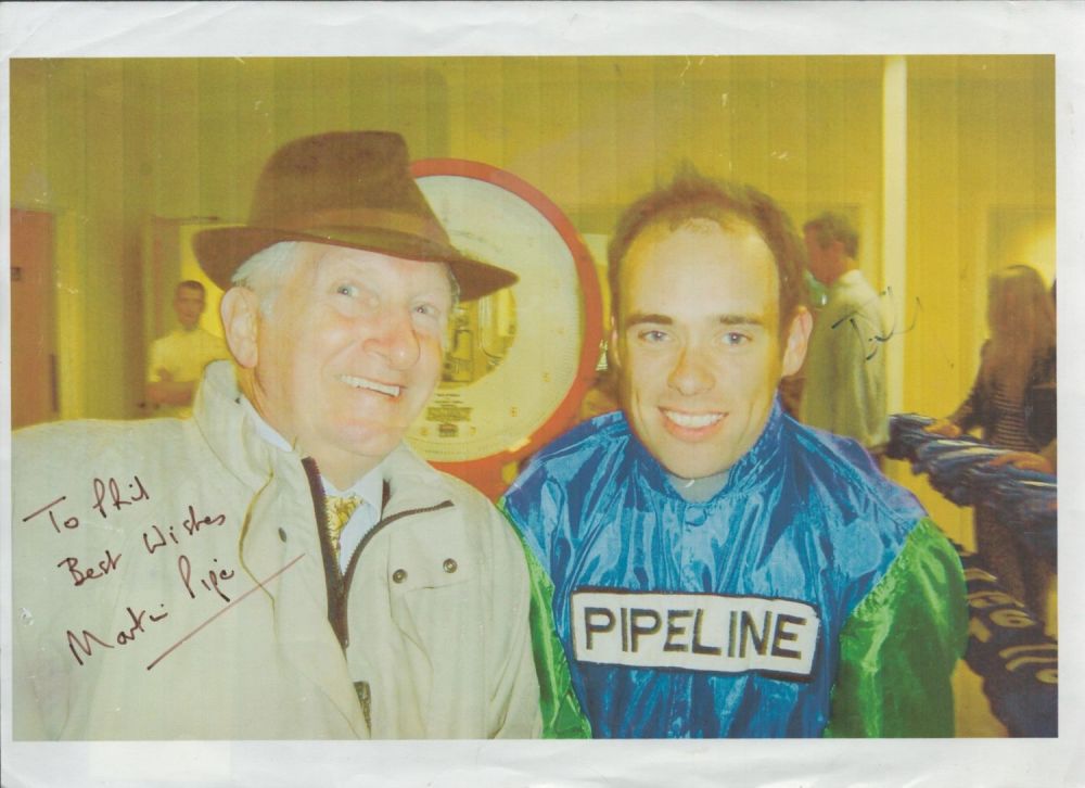 Lot 443: Martin Pipe signed 12 x 8 colour photo....