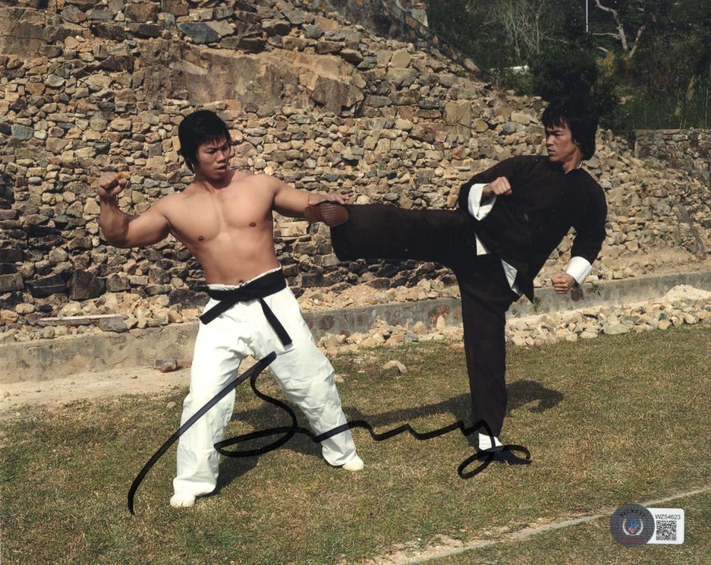 Lot 569: Enter the Dragon 8x10 Bruce Lee martial arts...
