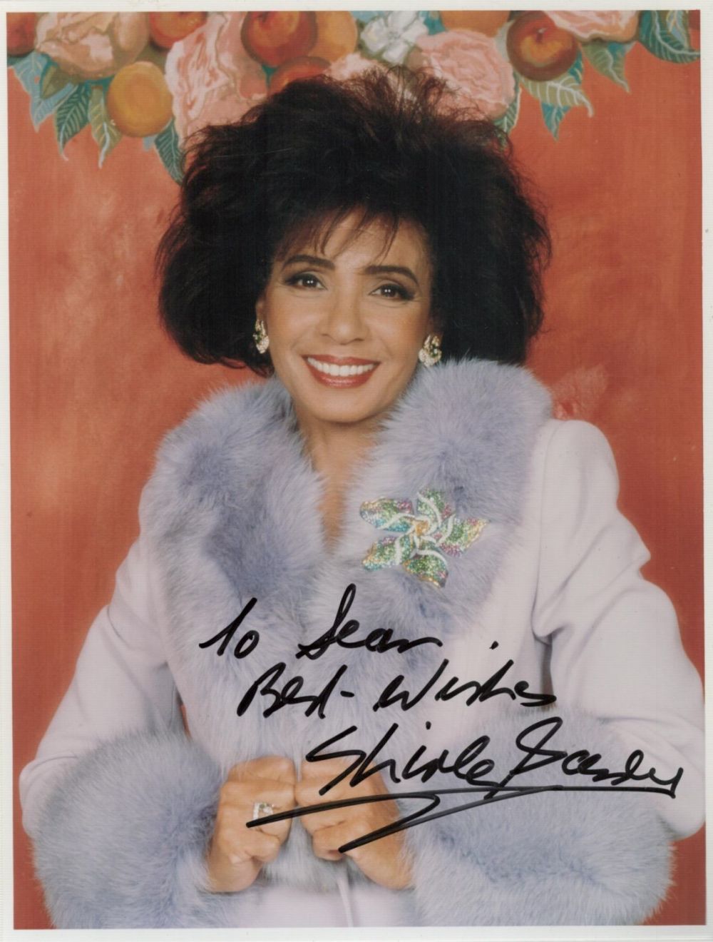 Lot 183: Shirley Bassey signed 8x6 inch colour photo. Dedicated....