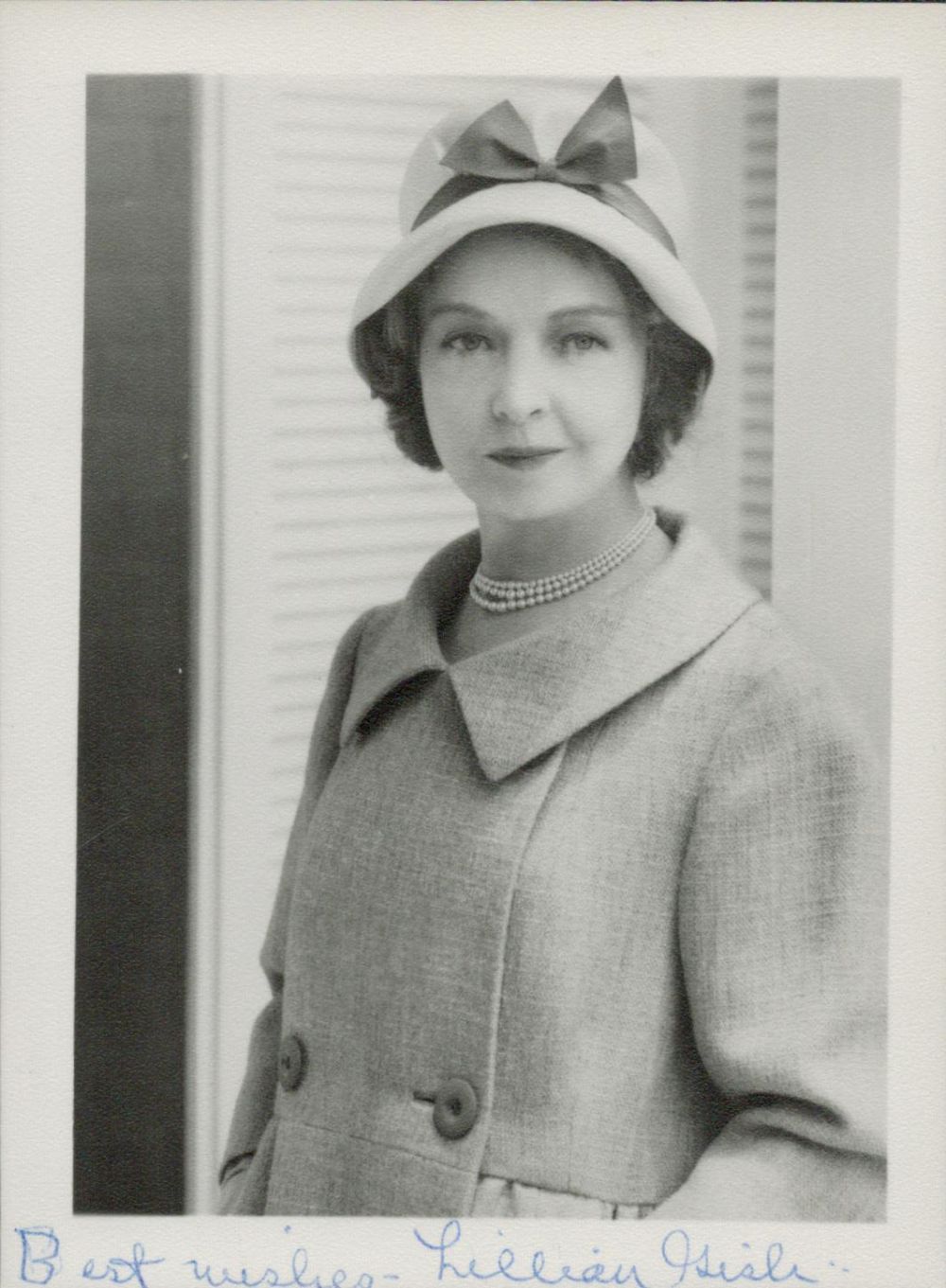 Lot 291: Lillian Gish signed 5x4inch black and white photo....