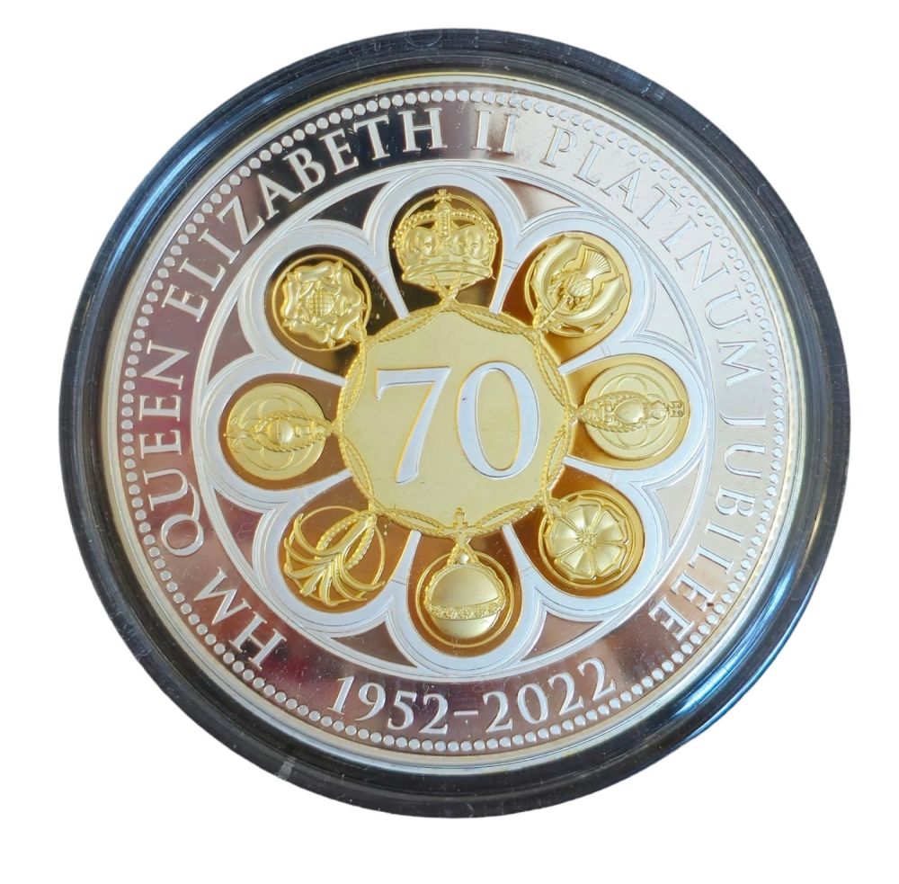 Lot 102: Platinum Jubilee £10 Coin, HRM Queen Elizabeth Ten...