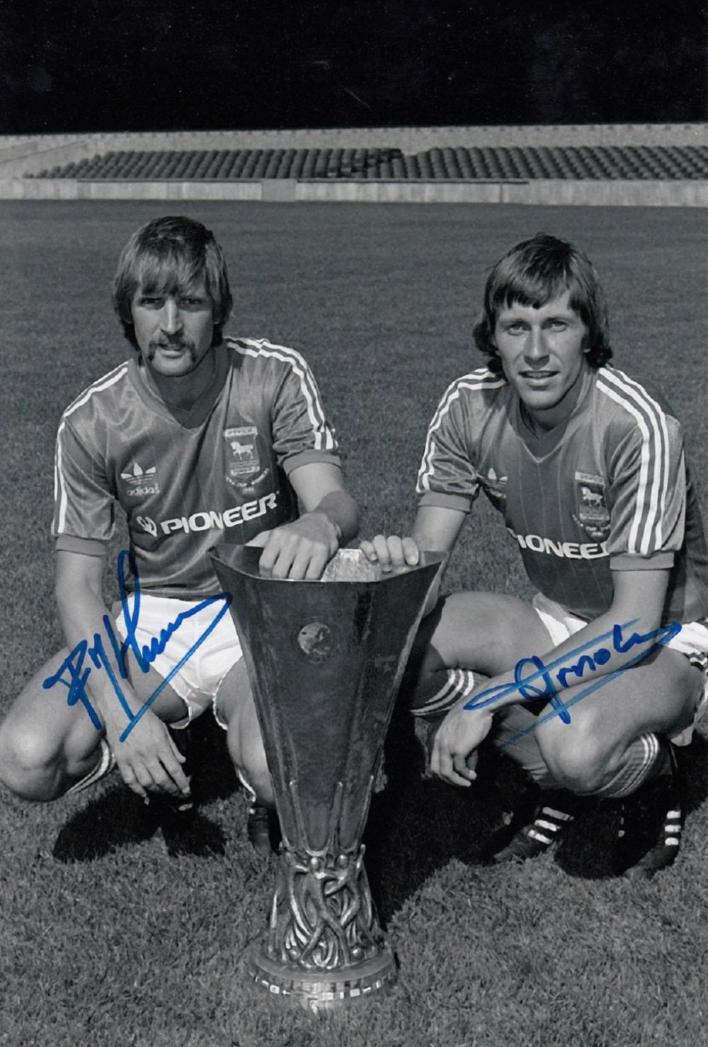 Lot 224: Football Autographed IPSWICH TOWN 12 x 8 Photo...