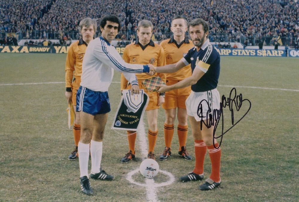 Lot 241: Football Autographed DANNY McGRAIN 12 x 8 Photo...