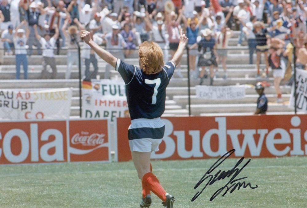 Lot 242: Football Autographed GORDON STRACHAN 12 x 8 Photo...