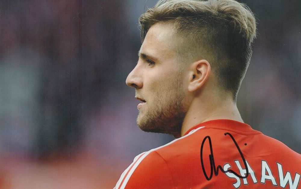 Lot 284: LUKE SHAW signed Manchester United 8x12 Photo. Good...