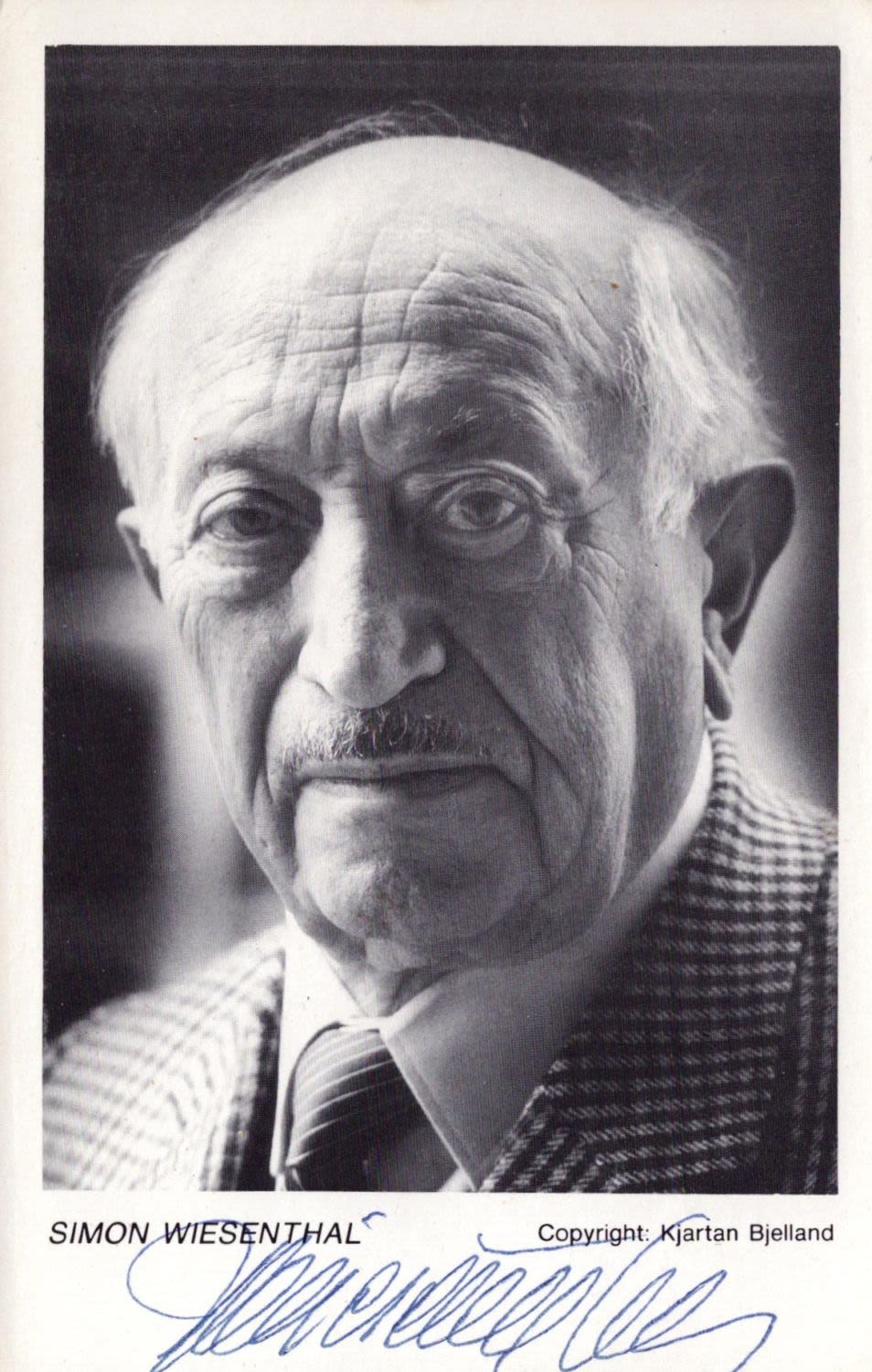Lot 304: Simon Wiesenthal signed 6x4inch black and white photo.