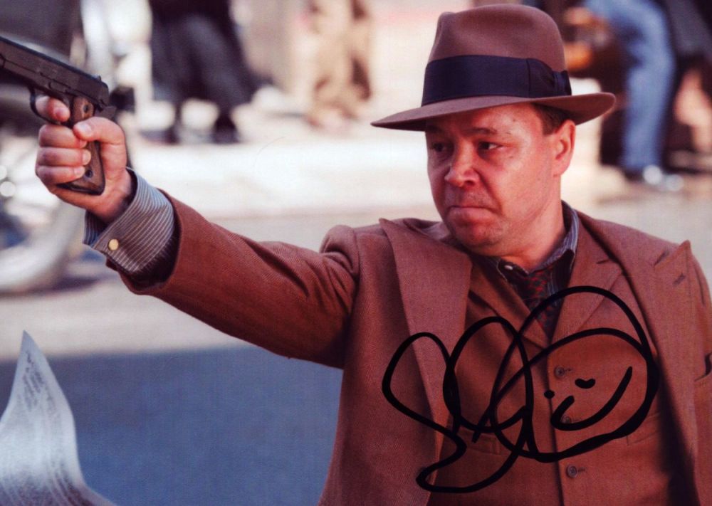 Lot 350: Stephen Graham signed 7x5 inch colour photo. Good...