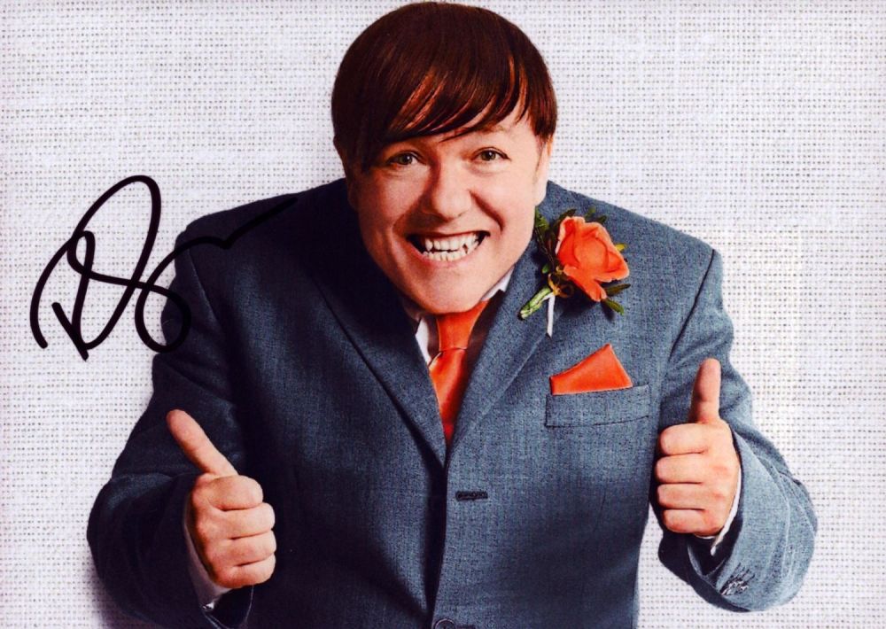 Lot 403: Ricky Gervais signed 7x5 inch colour photo. Good...