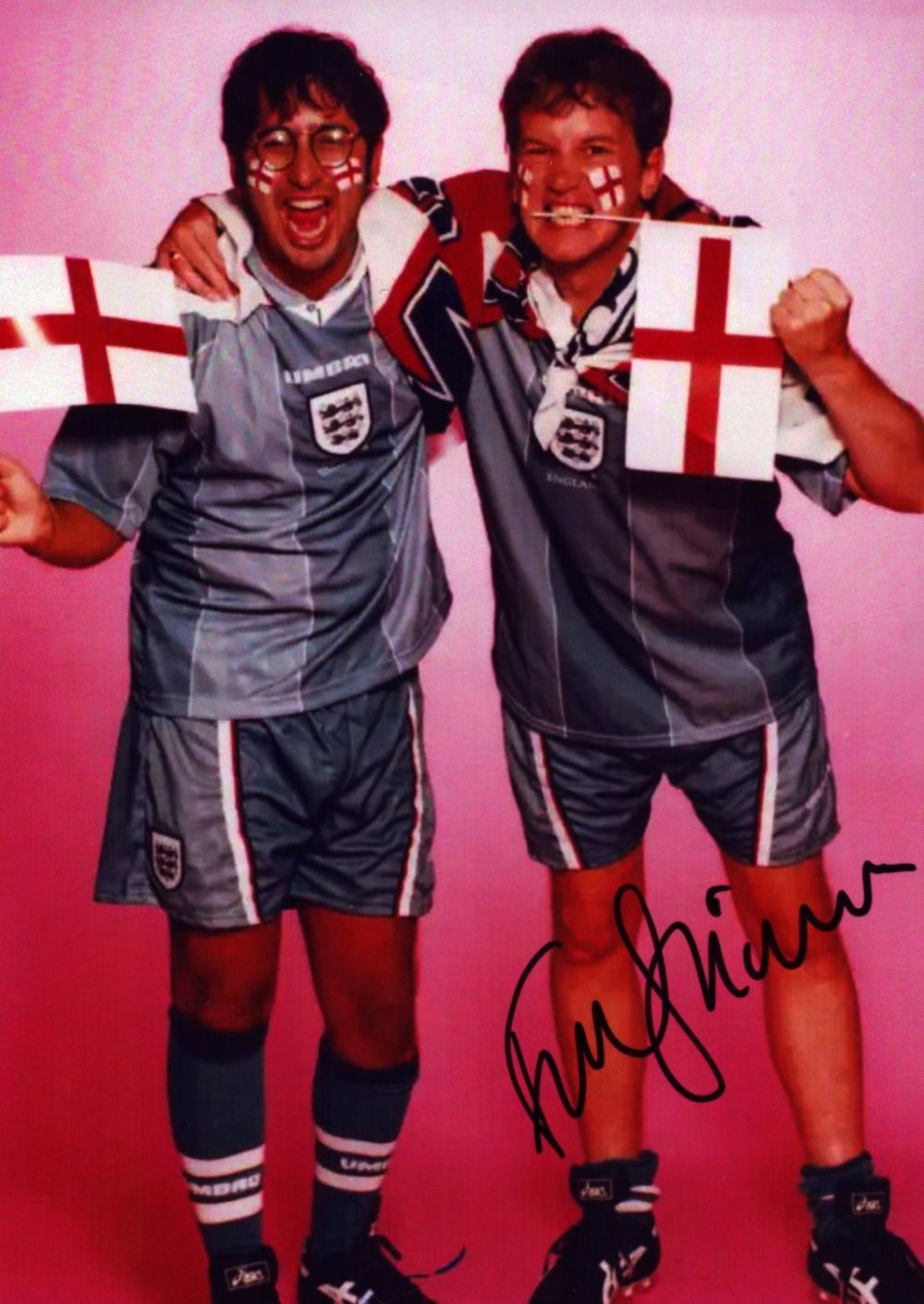 Lot 408: Frank Skinner signed 7x5 inch colour photo. Good...