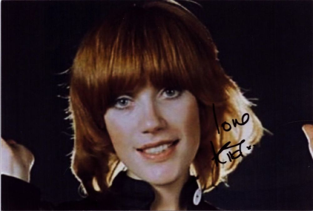 Lot 447: Kiki Dee signed 6x4 inch colour photo. Good...