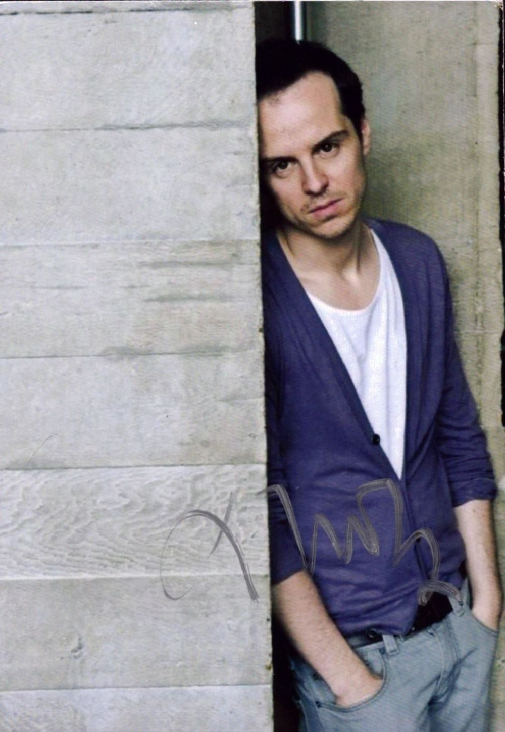 Lot 449: Andrew Scott signed 6x4 inch colour photo. Good...