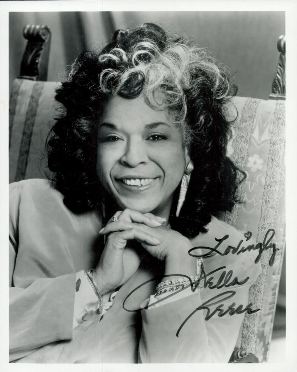 Lot 458: Della Reese signed 10x8inch black and white photo....