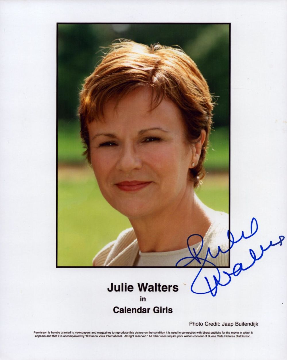 Lot 533: Dame Julie Walters signed 10x8 inch colour promo...
