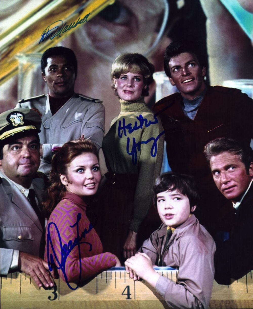 Lot 547: Land of the Giants multi signed 10x8 inch...