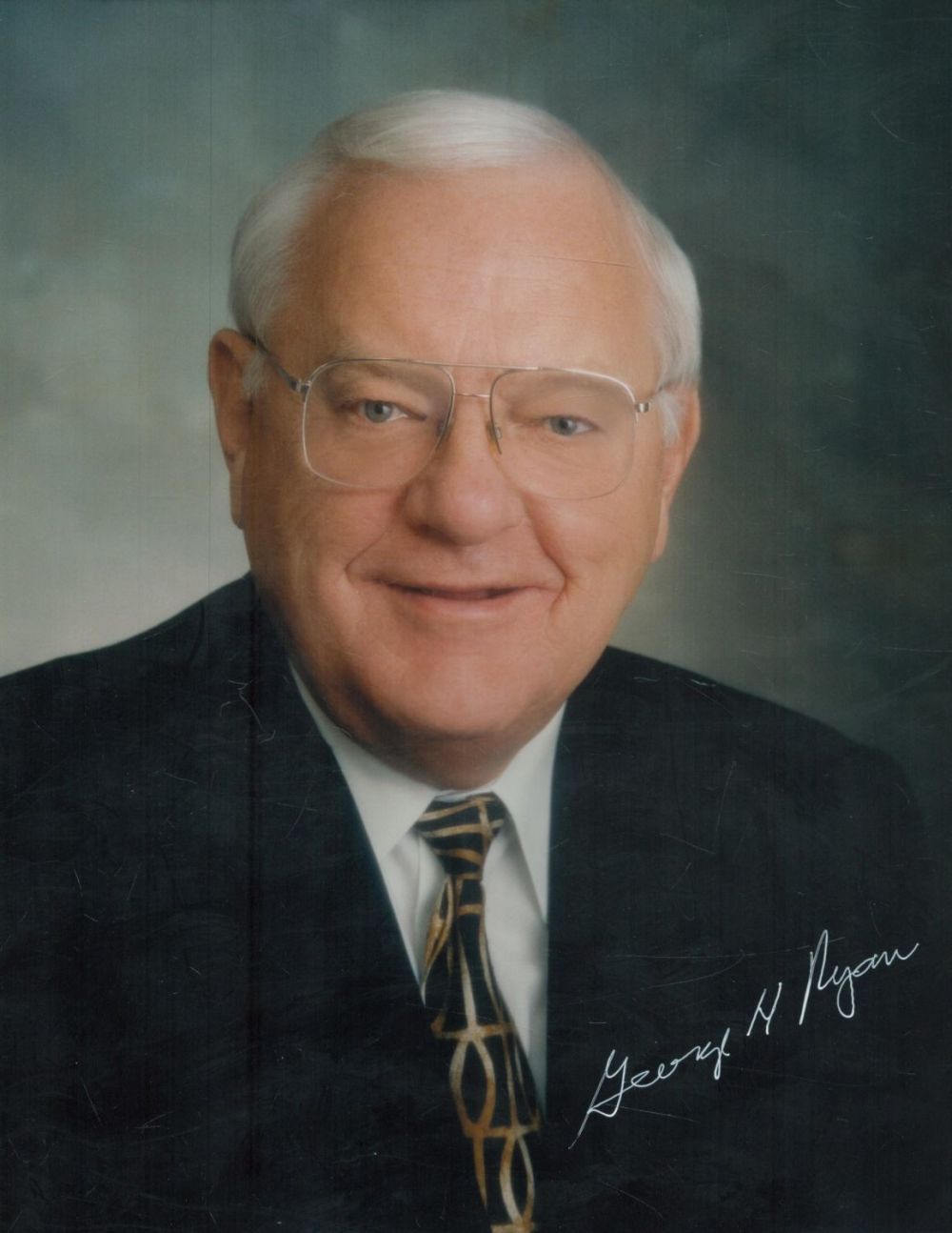 Lot 616: George Ryan signed colour photo 10x8 Inch. Is...