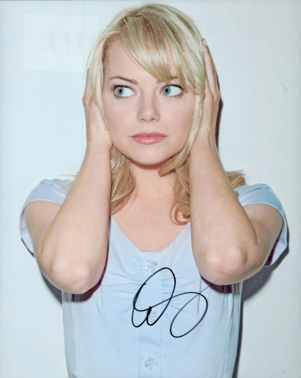 Lot 111: Emma Stone signed 10x8 inch colour photo. Good...