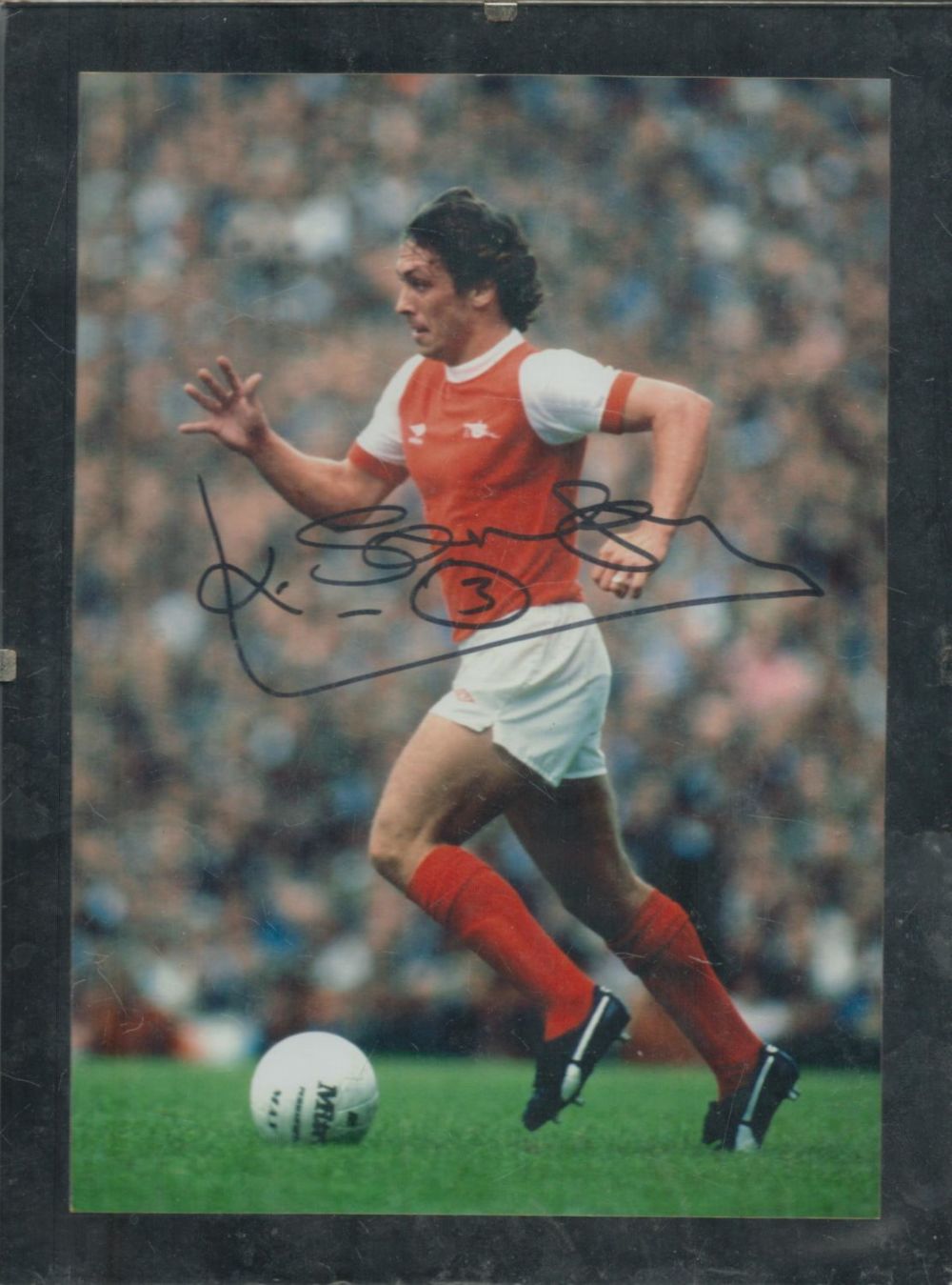 Lot 121: Kenny Sanson signed 6x8 framed colour photo. Good...