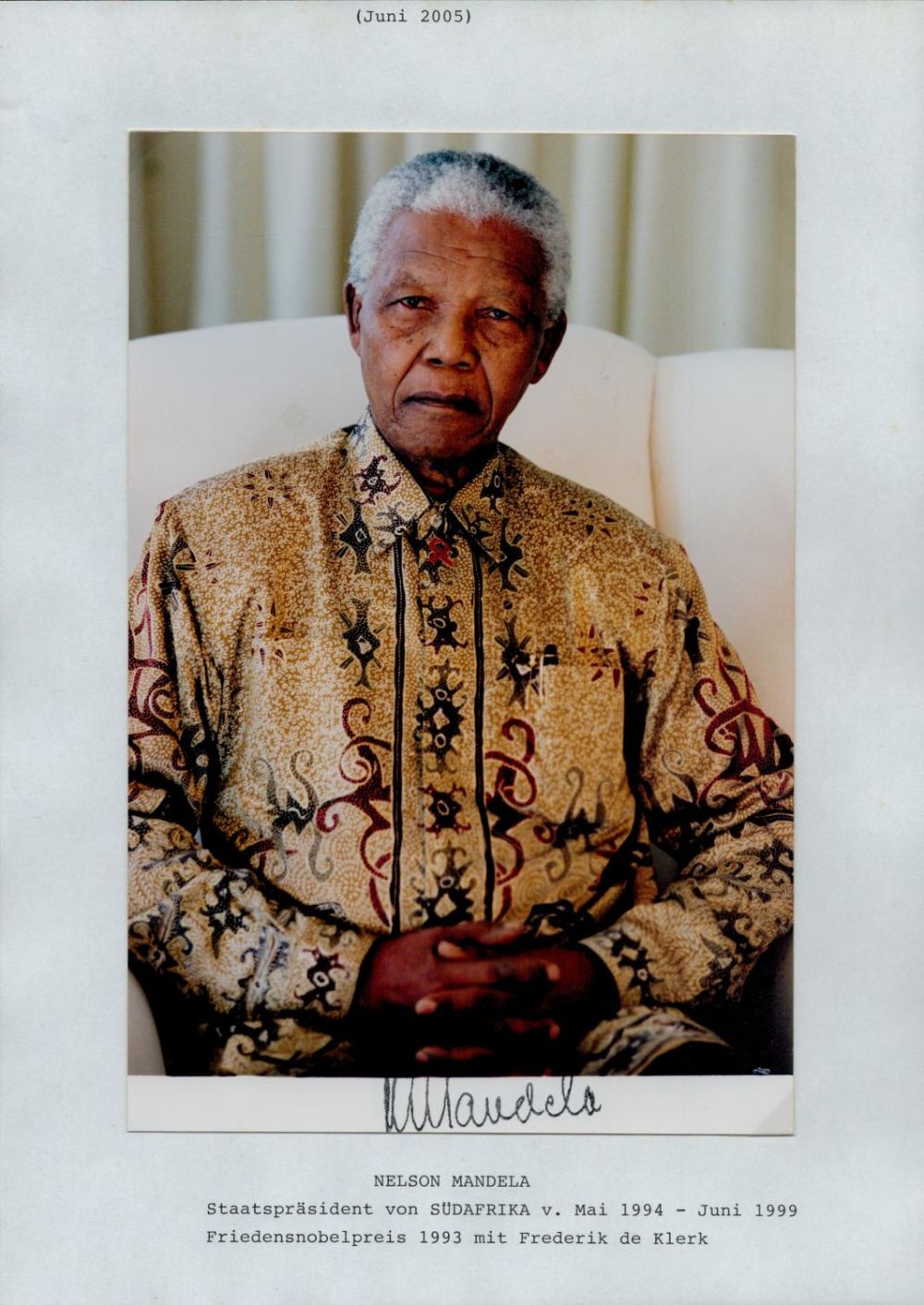 Lot 209: Nelson Mandela signed 9x7 inch colour photo with...