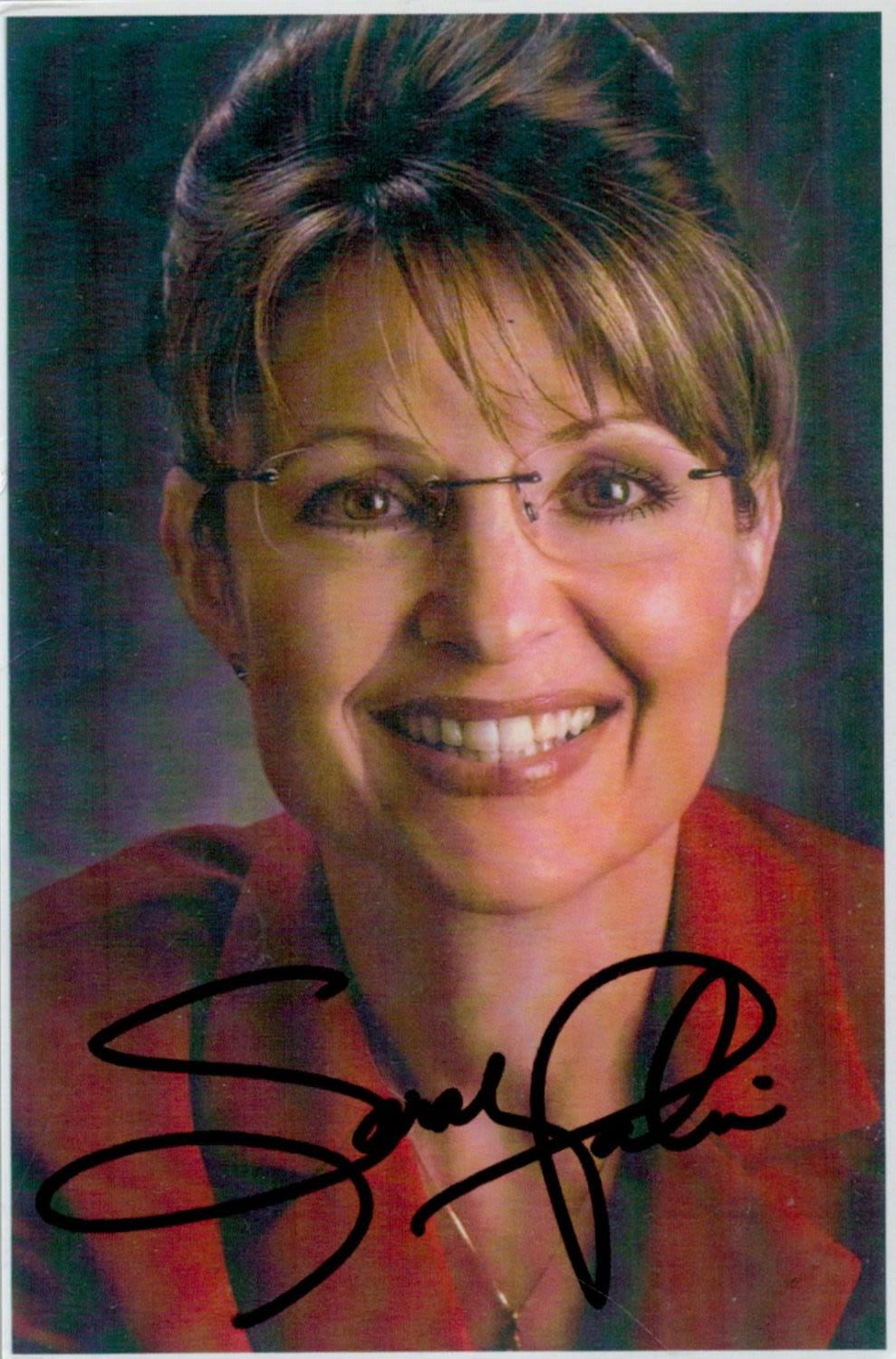 Lot 226: Sarah Palin signed 6x4 inch colour photo. Good...