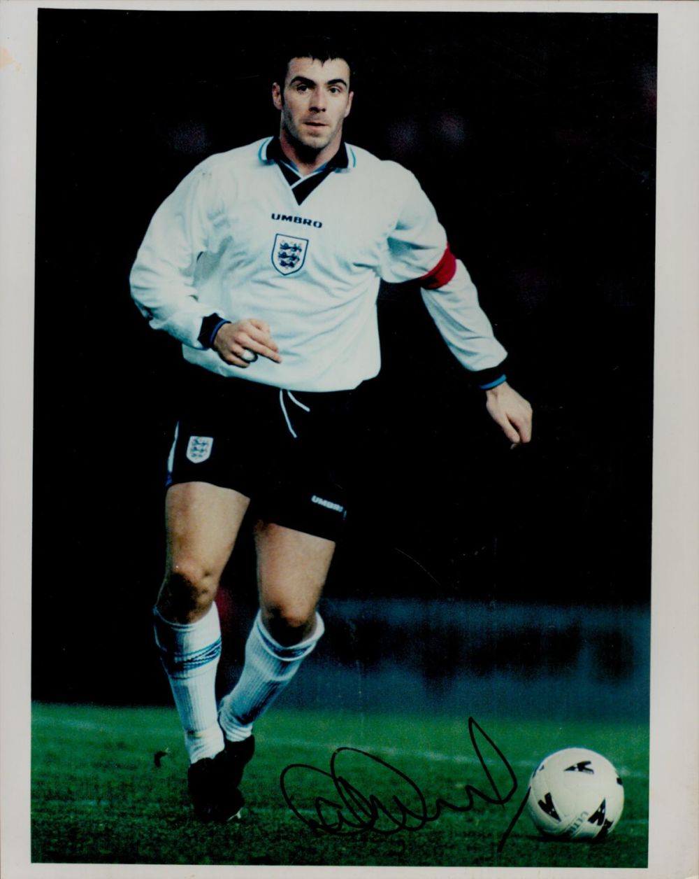 Lot 330: David Unsworth Everton signed 1995 England 8x10 press...