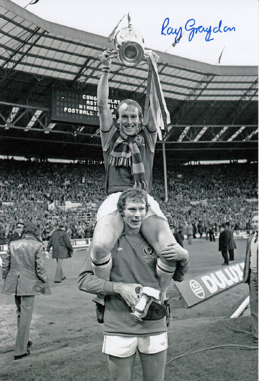 Lot 351: Autographed ray Graydon 12 x 8 photo :...
