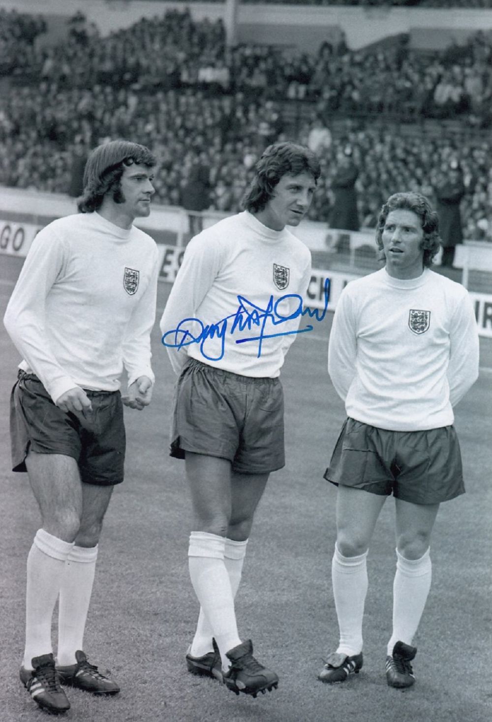 Lot 355: Autographed Roy McFarland 12 x 8 photo :...